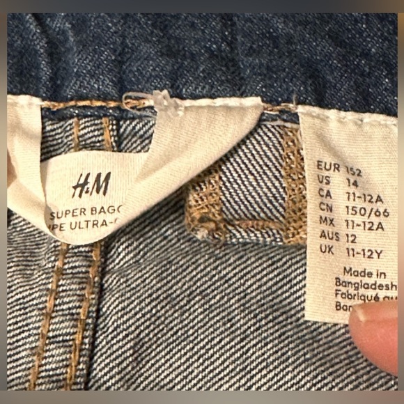 H&M Super Baggy Coupe Ultra-Baggy Boys Jeans with adjustable waist. Boys 14 - Picture 4 of 5